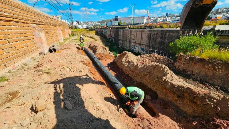 SEDUVOP CONCLUYE REPARACIÓN DE DRENAJE DURANTE OBRAS EN GLORIETA DE LA FAMILIA