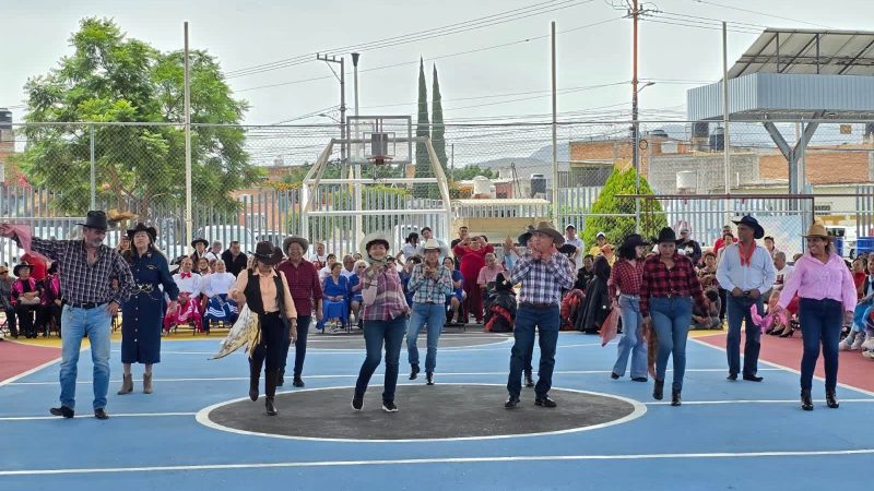 Adultos mayores contagiaron su alegría con el Concurso de Baile del DIF Municipal