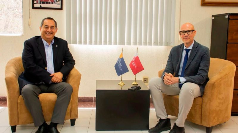 Internacionalizar la universidad más allá de la movilidad estudiantil, destaca académico francés en la UASLP