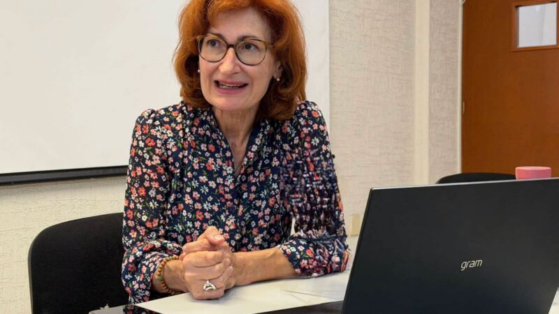Investigadora de la Universidad de Valladolid destaca preparación internacional de estudiantes de Medicina de la UASLP