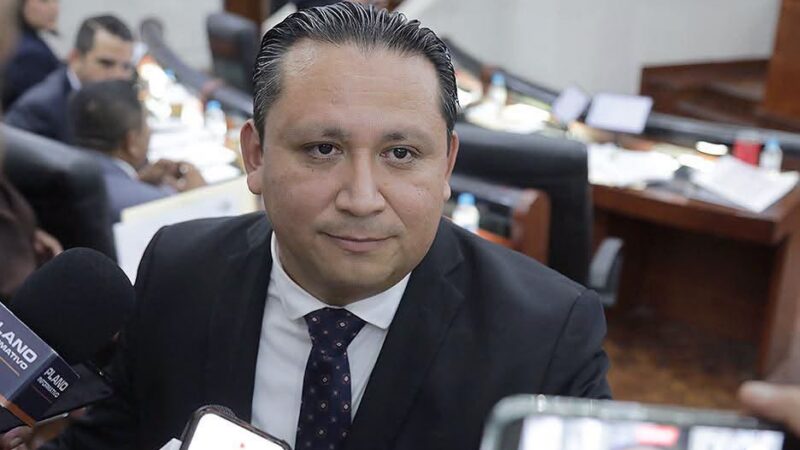 LA DIRECTIVA DEL CONGRESO DEL ESTADO DISTRIBUYÓ ENTRE LAS Y LOS 27 DIPUTADOS EL DOCUMENTO DEL V INFORME DE GOBIERNO.