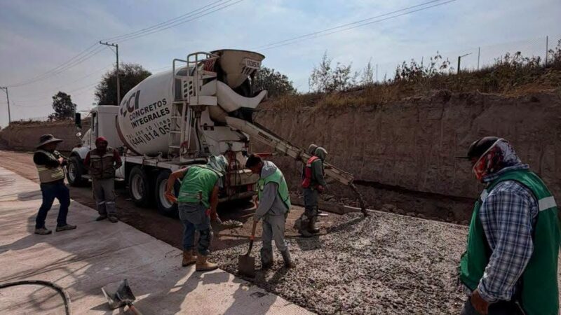 EL GOBIERNO DEL ESTADO AVANZA EN LA PAVIMENTACIÓN DEL RÍO SANTIAGO