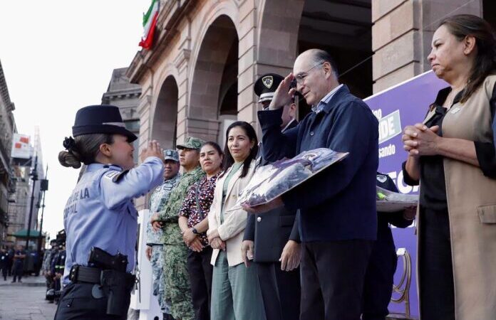 Enrique Galindo fortalece a la Policía de la Capital, entrega nuevos uniformes y equipamiento