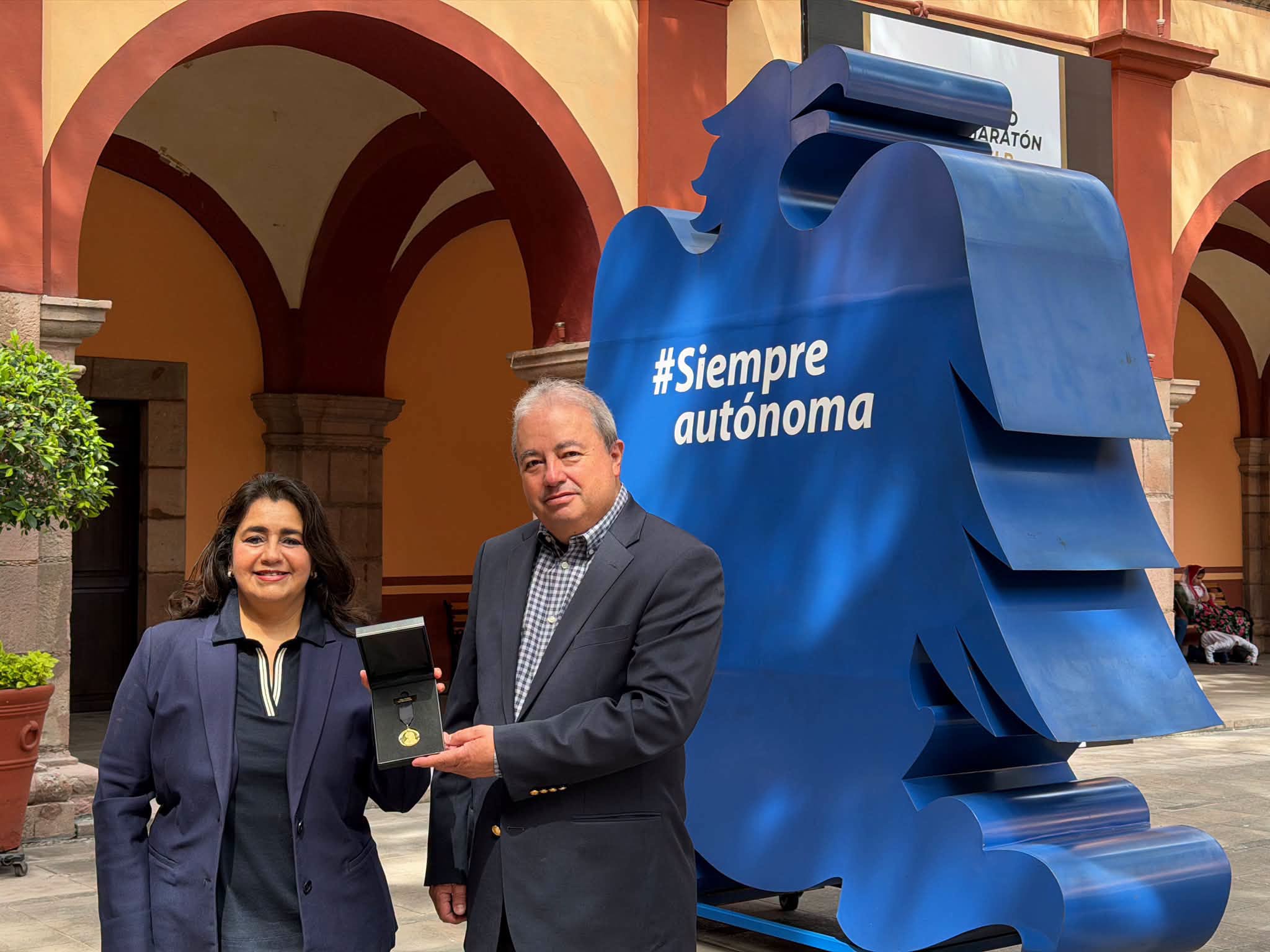 Investigadora de la UASLP recibe Medalla de Oro “Dra. Margarita Chorné y Salazar” del Consejo de Salubridad General