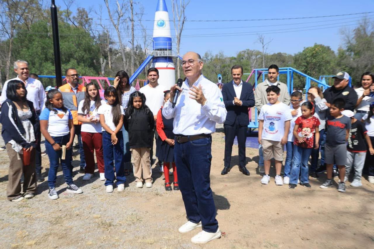 Enrique Galindo entrega Parque de gran historia familiar