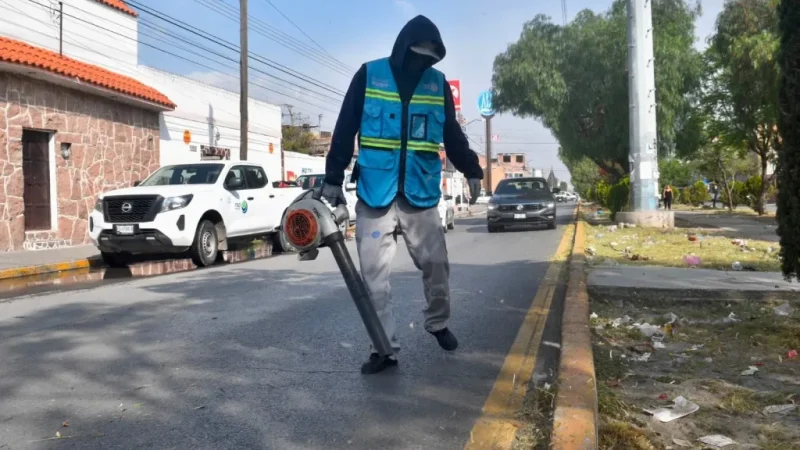 Gobierno de la Capital renueva camellones de Salk y Fleming en la colonia Progreso
