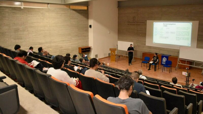 Instituto de Física de la UASLP aborda las nuevas capacidades de la inteligencia artificial.