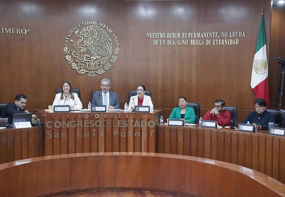 COMPARECE LA TITULAR DE LA SECRETARIA DE EDUCACIÓN DE GOBIERNO DEL ESTADO, DEYSI MARIBEL LÓPEZ SIERRA ANTE LAS Y LOS INTEGRANTES DE LA LXIV LEGISLATURA.