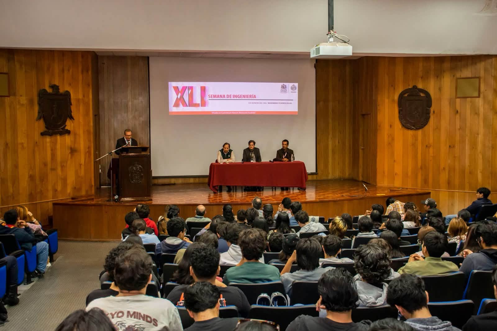 Especialistas de la UASLP analizan los riesgos de la dependencia emocional hacia la inteligencia artificial.