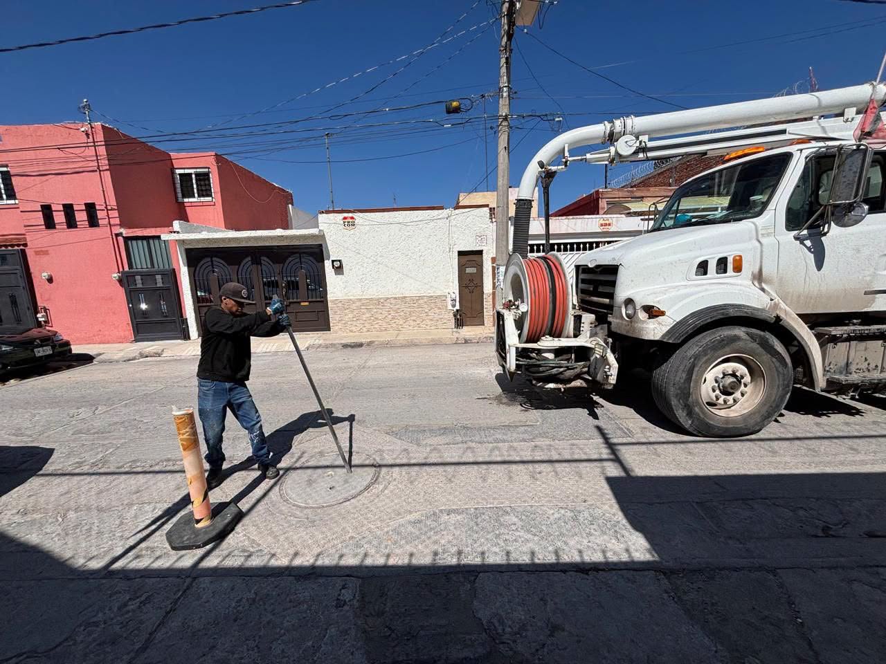 En una semana, Interapas atiende 51 fugas de drenaje