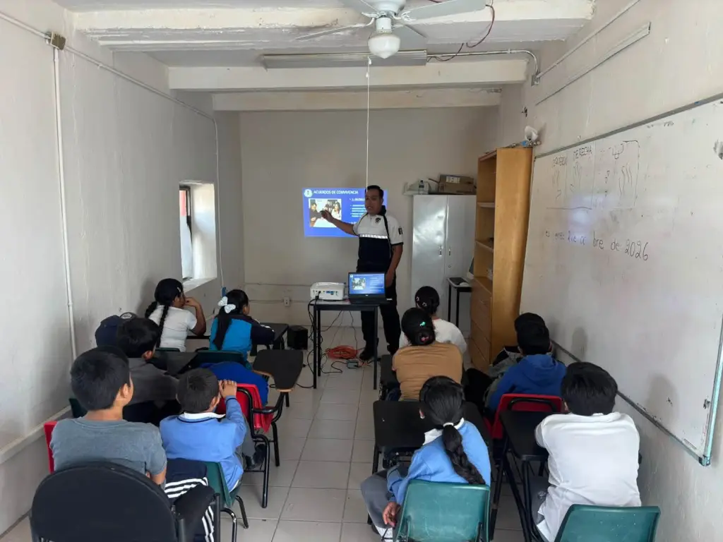 Gobierno de la Capital coordina esfuerzos para prevenir violencia y adicciones en escuelas