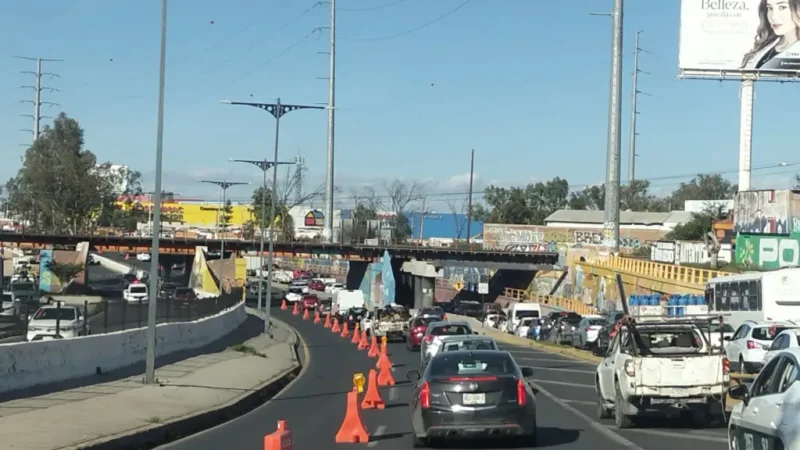 SSPC de la Capital realiza ajustes viales en avenida Salvador Nava por construcción del puente elevado en Jacobo Payán Latuff