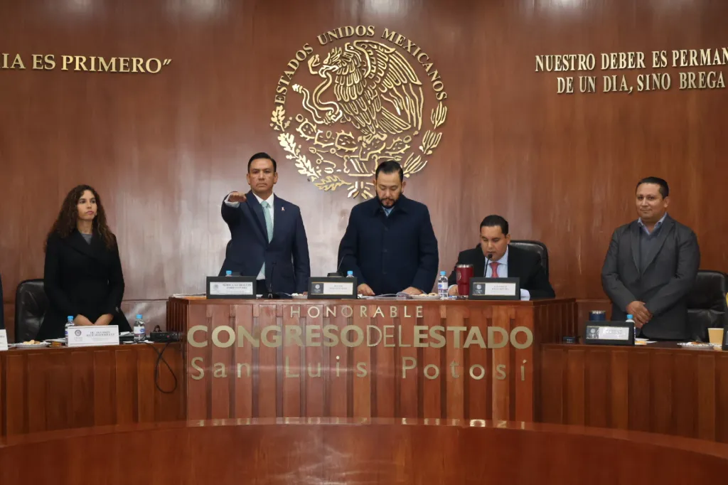 SECRETARIO J. GUADALUPE TORRES DESTACA QUE SLP SE POSICIONO EN UNA DE LAS MEJORES 10 ECONOMÍAS MÁS SÓLIDAS DEL PAÍS DURANTE COMPARECENCIA DEL CONGRESO DEL ESTADO.