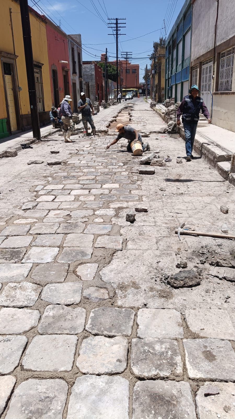 Interapas responde a vecinos de la calle Jiménez; concluye rehabilitación del drenaje sanitario