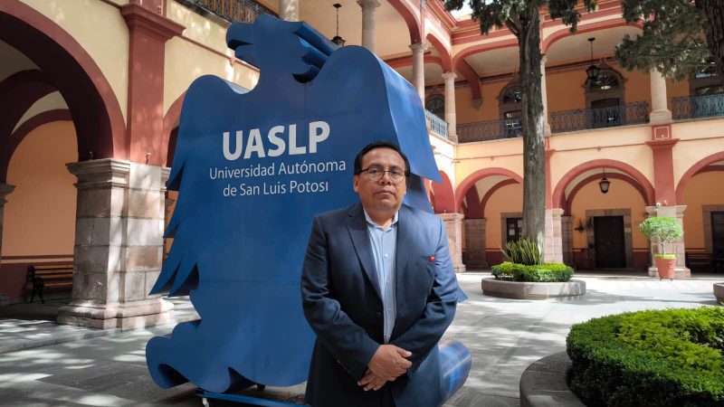 Docente de la UASLP recibe la Medalla Benito Juárez de la Sociedad Mexicana de Geografía y Estadística