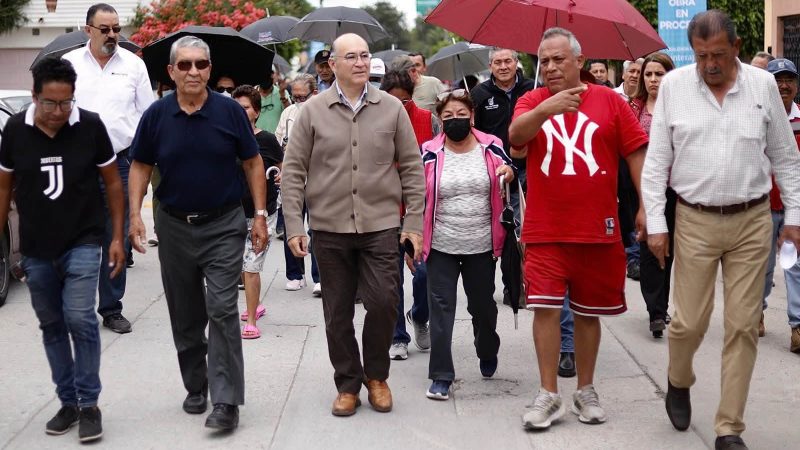 Supervisa Enrique Galindo rehabilitación de drenaje en Constituyentes