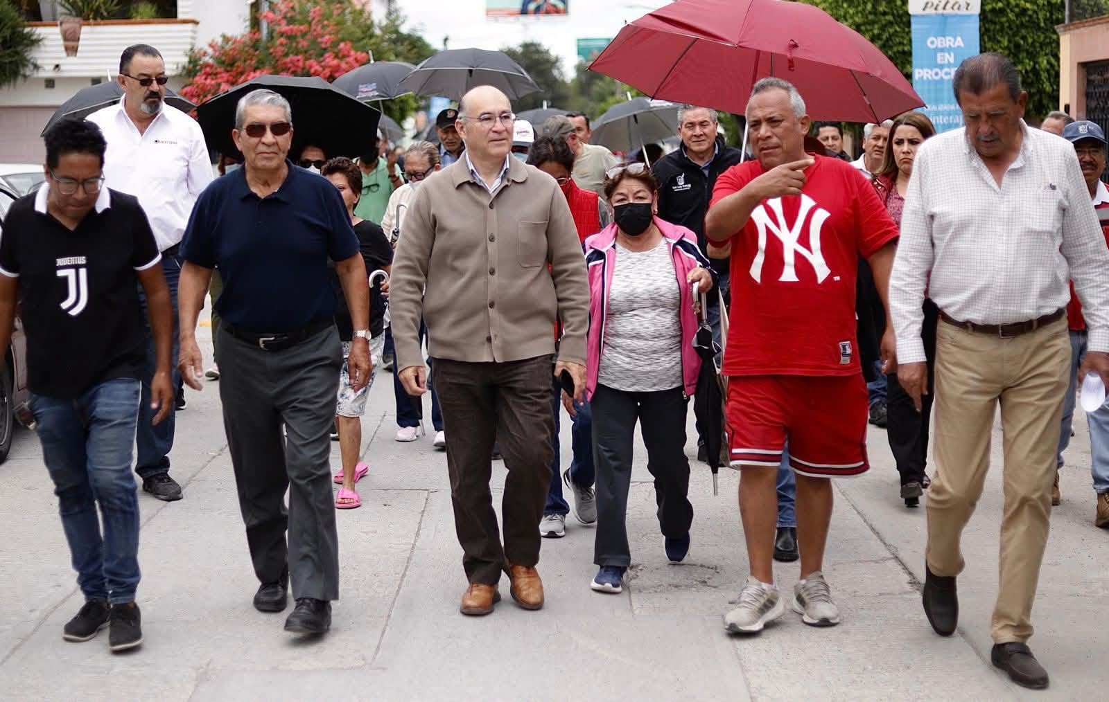 Supervisa Enrique Galindo rehabilitación de drenaje en Constituyentes