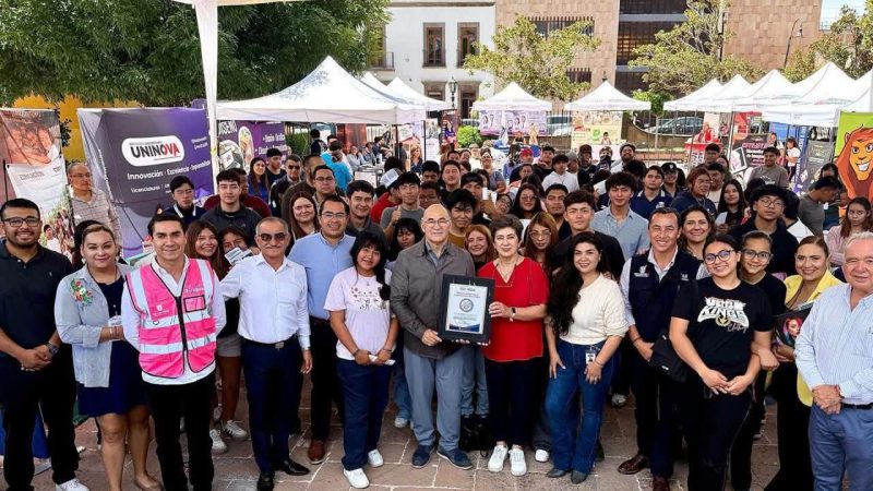 Enrique Galindo entrega Sello de Garantía a la Feria Universitaria 2026
