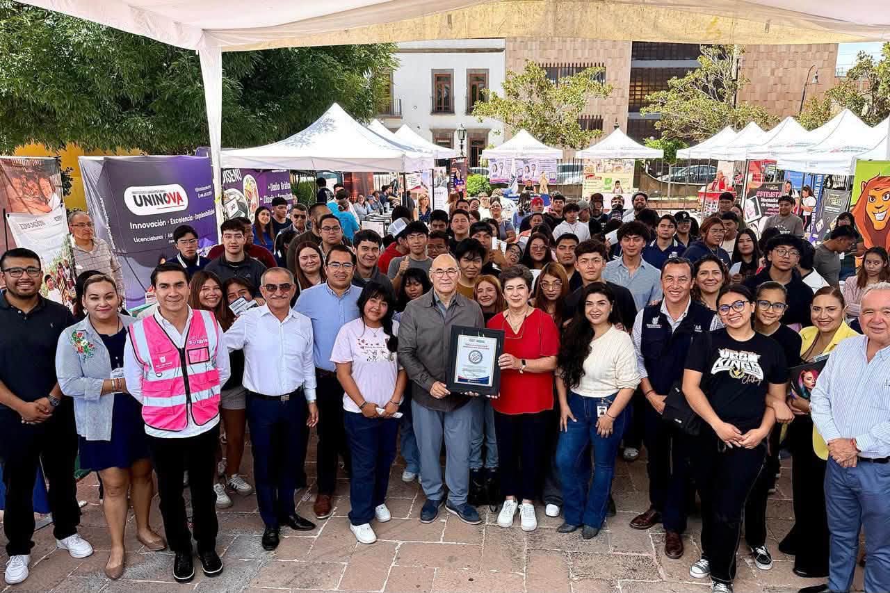Enrique Galindo entrega Sello de Garantía a la Feria Universitaria 2026