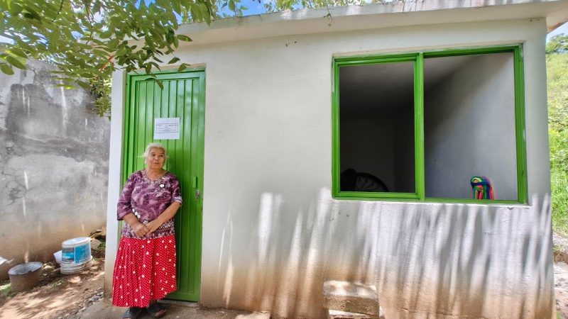 GOBIERNO DEL ESTADO ENTREGA 62 CUARTOS DORMITORIO EN ALAQUINES