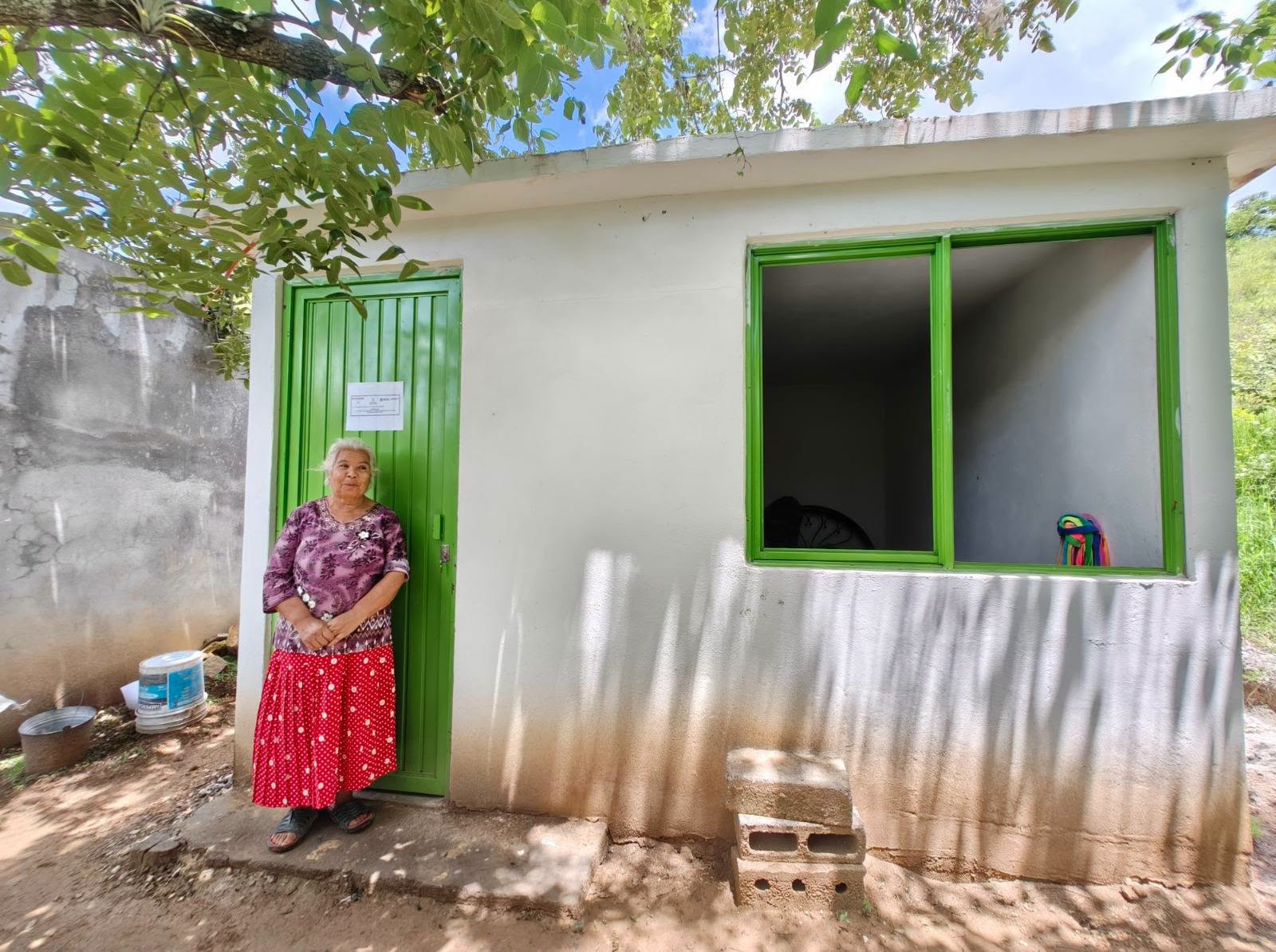 GOBIERNO DEL ESTADO ENTREGA 62 CUARTOS DORMITORIO EN ALAQUINES