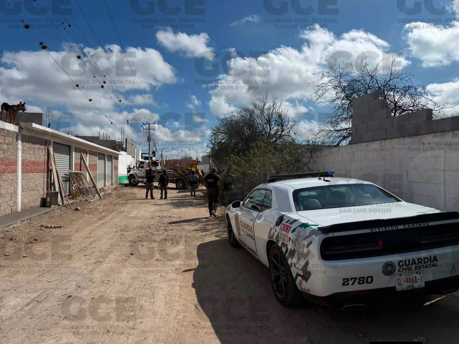 ASEGURAN PREDIO CON VEHÍCULOS ROBADOS Y EQUIPO PARA DESMANTELAMIENTO EN OPERATIVO DE LA GCE