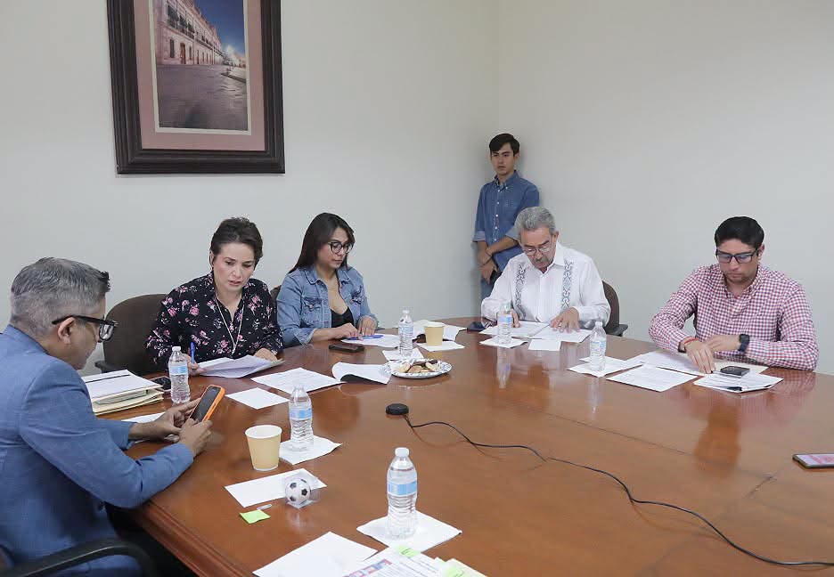 APROBADOS DICTÁMENES QUE REFORMAN DISPOSICIONES DE LA CONSTITUCIÓN POLÍTICA DEL ESTADO DE SAN LUIS POTOSÍ, EN MATERIA DE RECONOCIMIENTO A LA CULTURA FÍSICA Y DEPORTE; Y EN RELACIÓN A EXPEDICION DE LEYES EN MATERIA MUNICIPAL