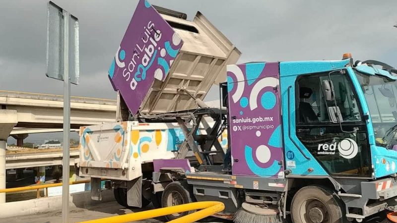 Ayuntamiento de SLP realiza mantenimiento y destape de drenajes pluviales en el Distribuidor Juárez