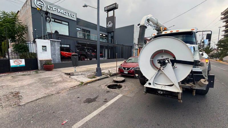 Retira INTERAPAS 80 kilos de basura de drenaje en Carranza