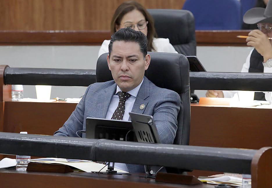 SE PROPONE AUMENTAR LAS PENAS PUNITIVAS SI EL RESPONSABLE DEL DELITO DE ABUSO SEXUAL ES SERVIDOR PÚBLICO Y LO COMETE EN EJERCICIO DE SUS FUNCIONES.