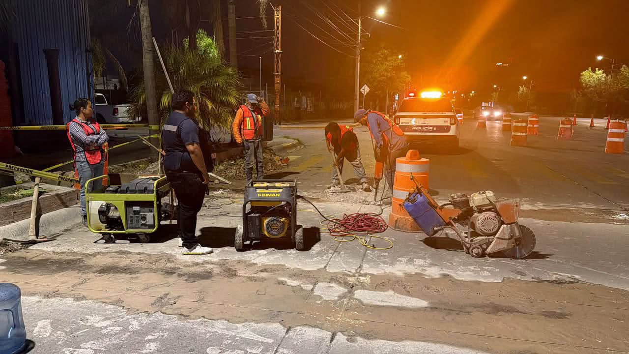 Gobierno de la Capital acelera, incluso de noche, la construcción de cruces seguros en avenida Chapultepec