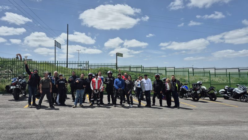 MOTOCICLISTAS VISITAN EL MUSEO INTERACTIVO DE ASTRONOMÍA «EL METEORITO»
