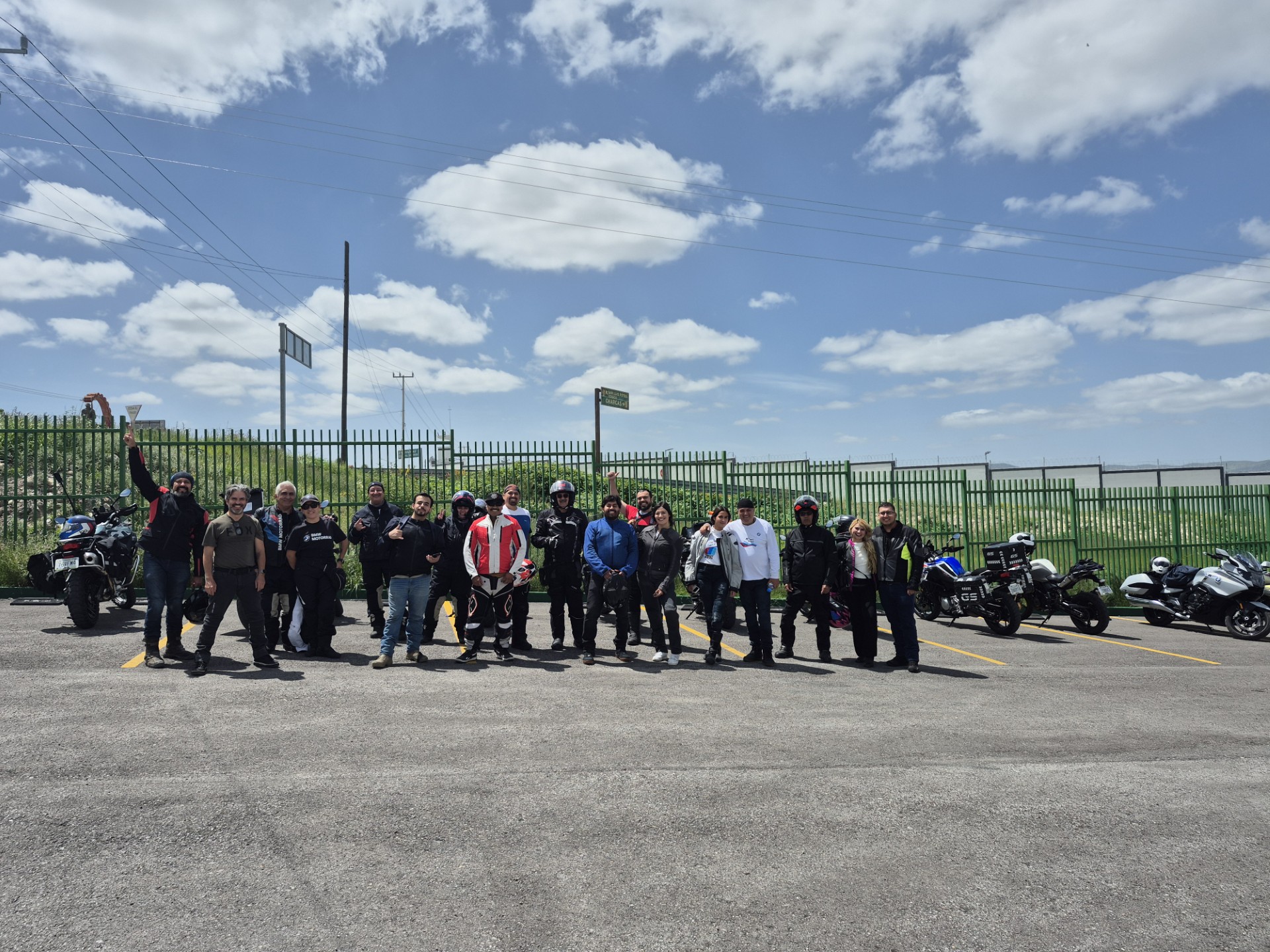 MOTOCICLISTAS VISITAN EL MUSEO INTERACTIVO DE ASTRONOMÍA «EL METEORITO»