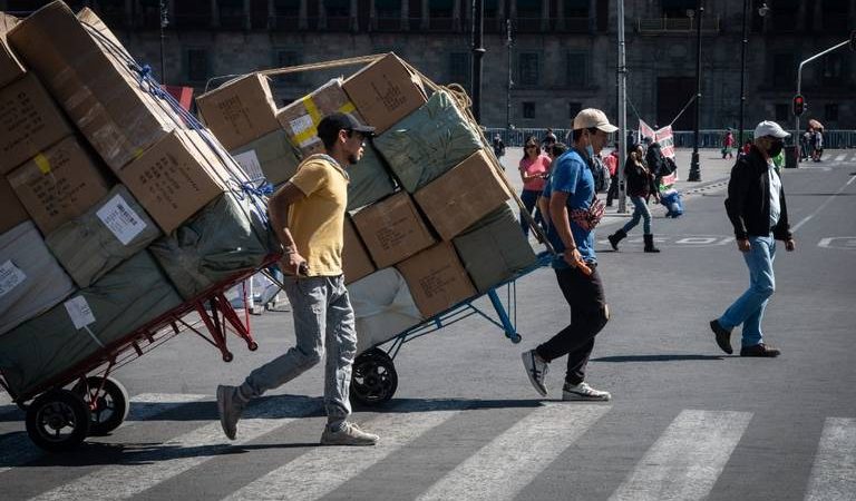 Economía mexicana cae 0.3% en mayo, arrastrada por la construcción