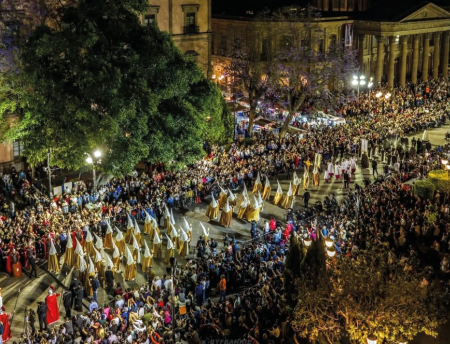 Solemnidad y fe en la Procesión del Silencio