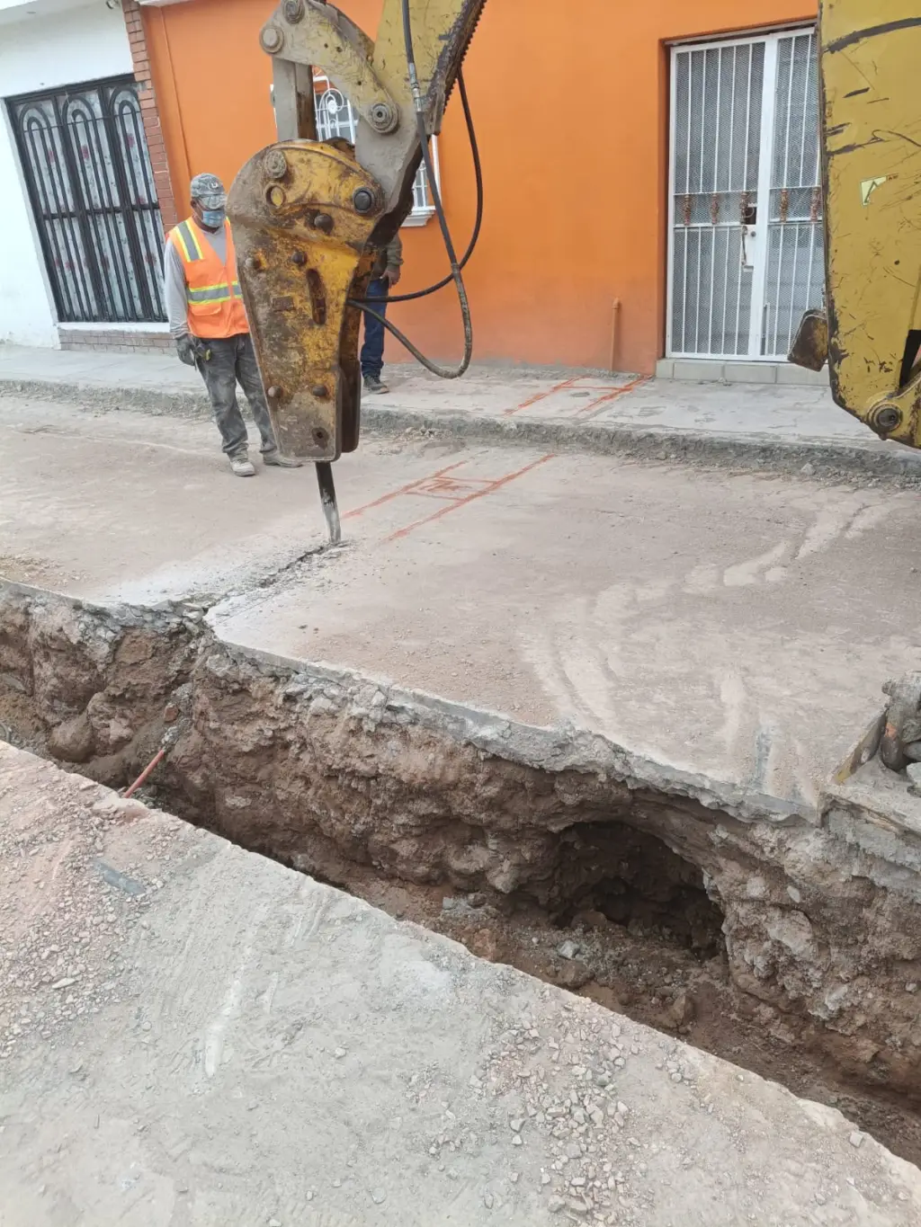 Obra integral de Interapas mejora agua y drenaje en la calle Escandón