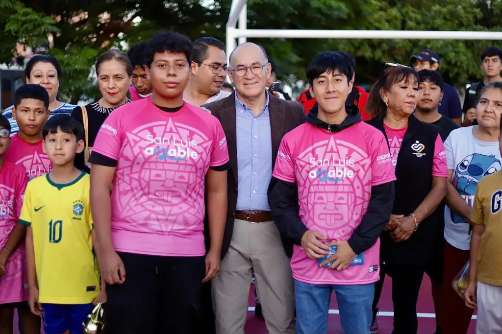 Entrega Alcalde Galindo nueva cancha multifuncional y premia a campeones de GolPara