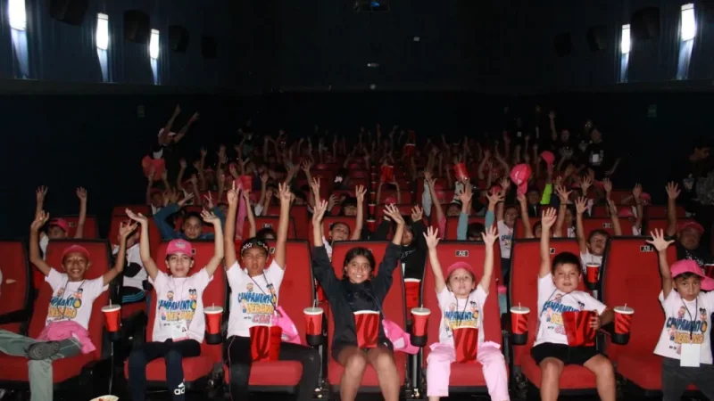 Más de 800 niñas y niños disfrutan jornada de cine, gracias al Gobierno de la Capital