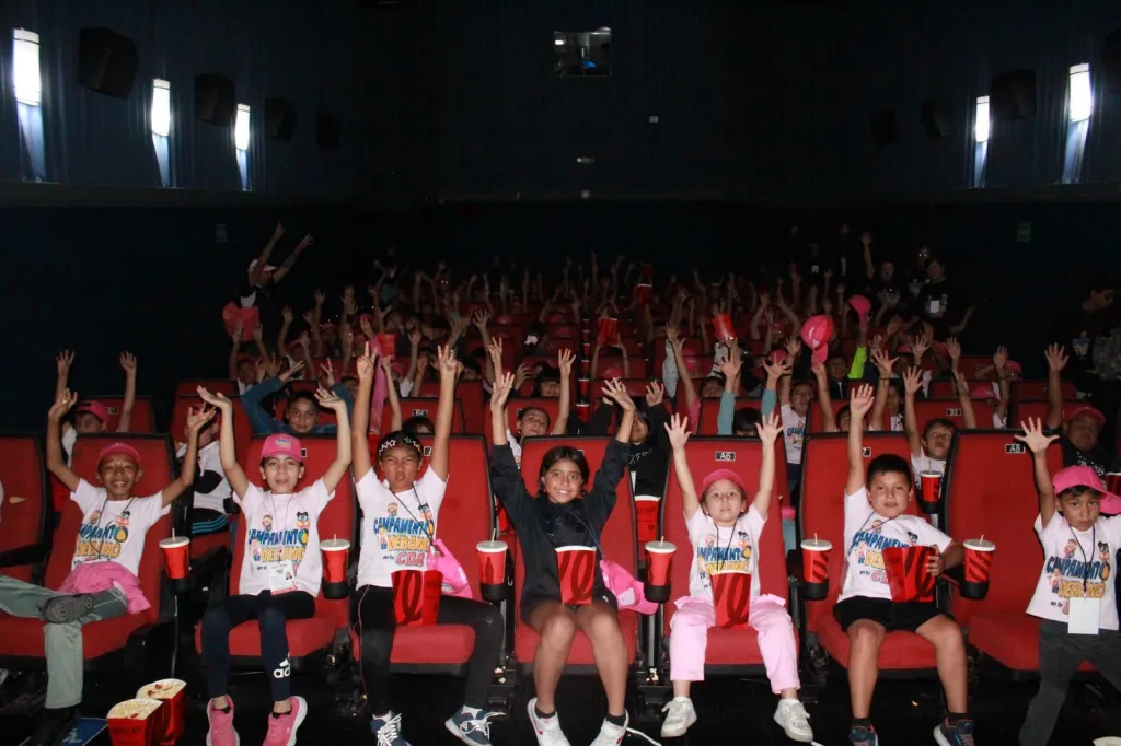 Más de 800 niñas y niños disfrutan jornada de cine, gracias al Gobierno de la Capital