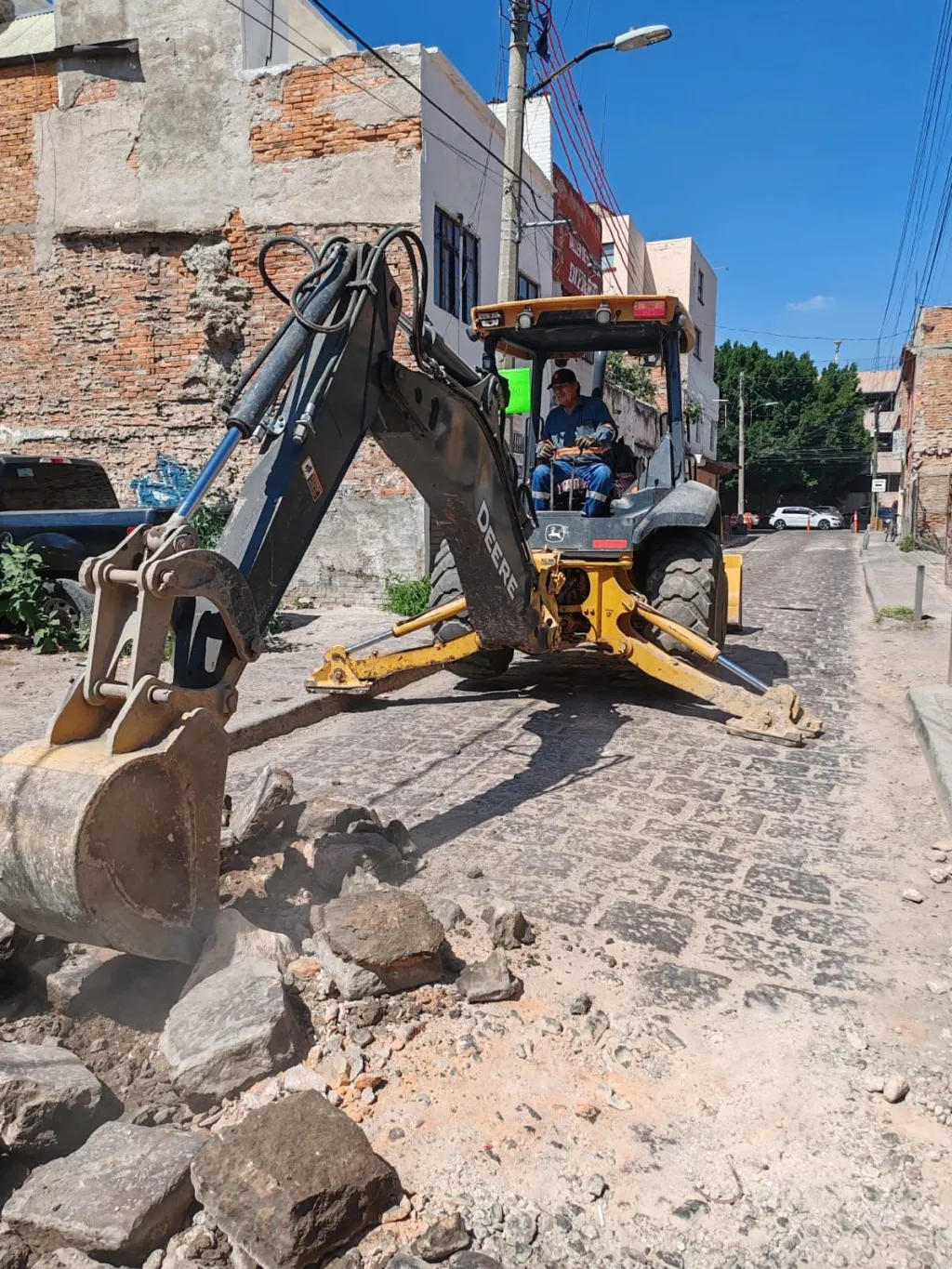 Interapas amplía la renovación del drenaje en la calle Otahegui