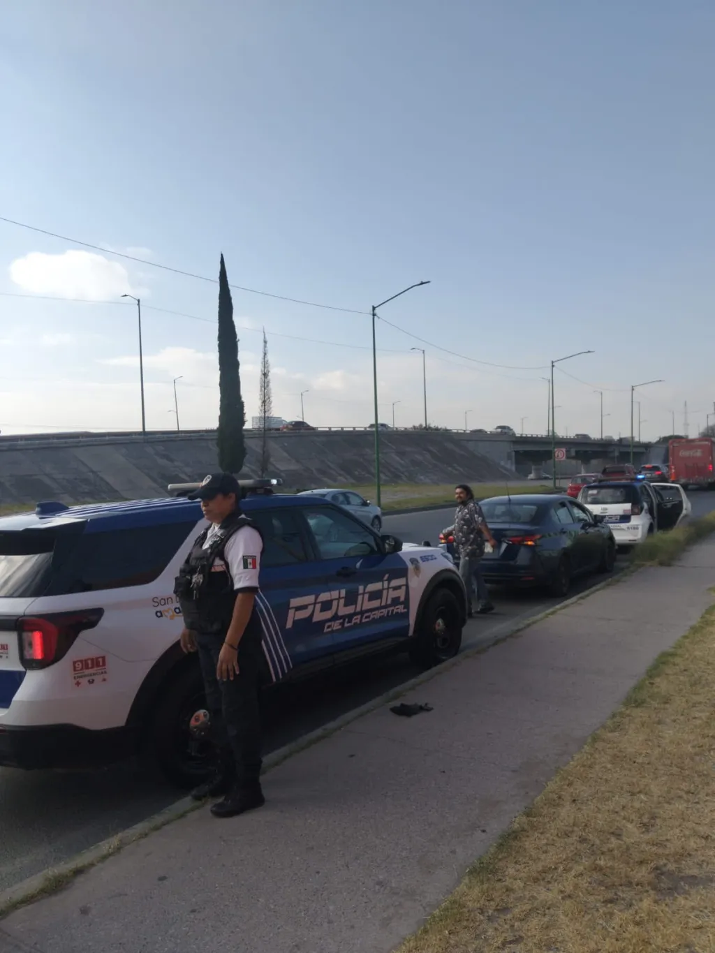 Rescata Policía de la Capital a cuatro caninos atrapados en puente vehicular; actuación inmediata evitó un riesgo mayor