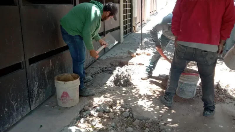 INTERAPAS avanza con bacheo tras reparación de fugas
