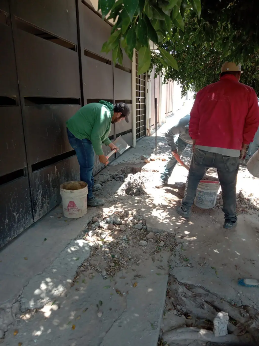 INTERAPAS avanza con bacheo tras reparación de fugas