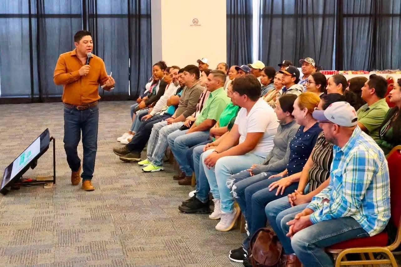 GOBERNADOR RICARDO GALLARDO AMPLÍA LOS APOYOS SOCIALES EN VILLA DE LA PAZ Y VILLA DE ARISTA