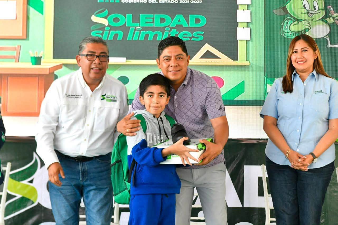 EL GOBERNADOR RICARDO GALLARDO GARANTIZA ENTREGA DE ÚTILES ESCOLARES EN LAS CUATRO REGIONES DEL ESTADO