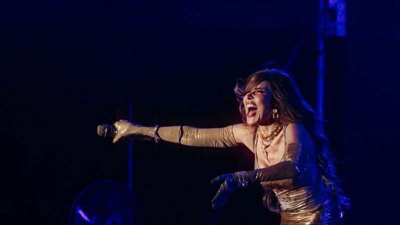 GLORIA TREVI HACE VIBRAR EL FORO EN EL ARRANQUE DE FENAPO 2026.