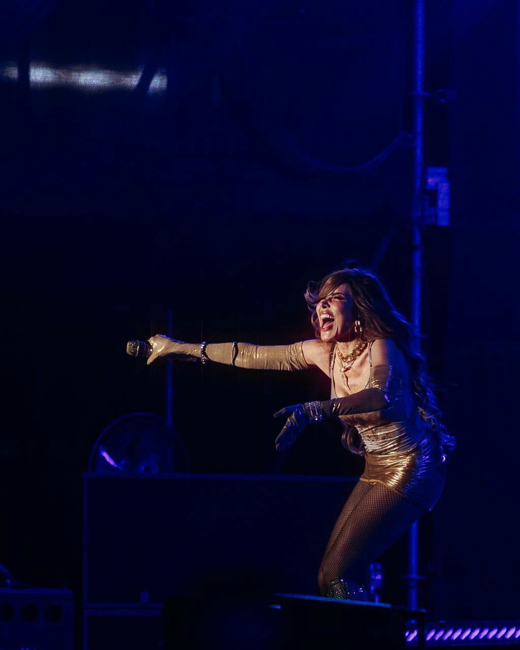 GLORIA TREVI HACE VIBRAR EL FORO EN EL ARRANQUE DE FENAPO 2026.