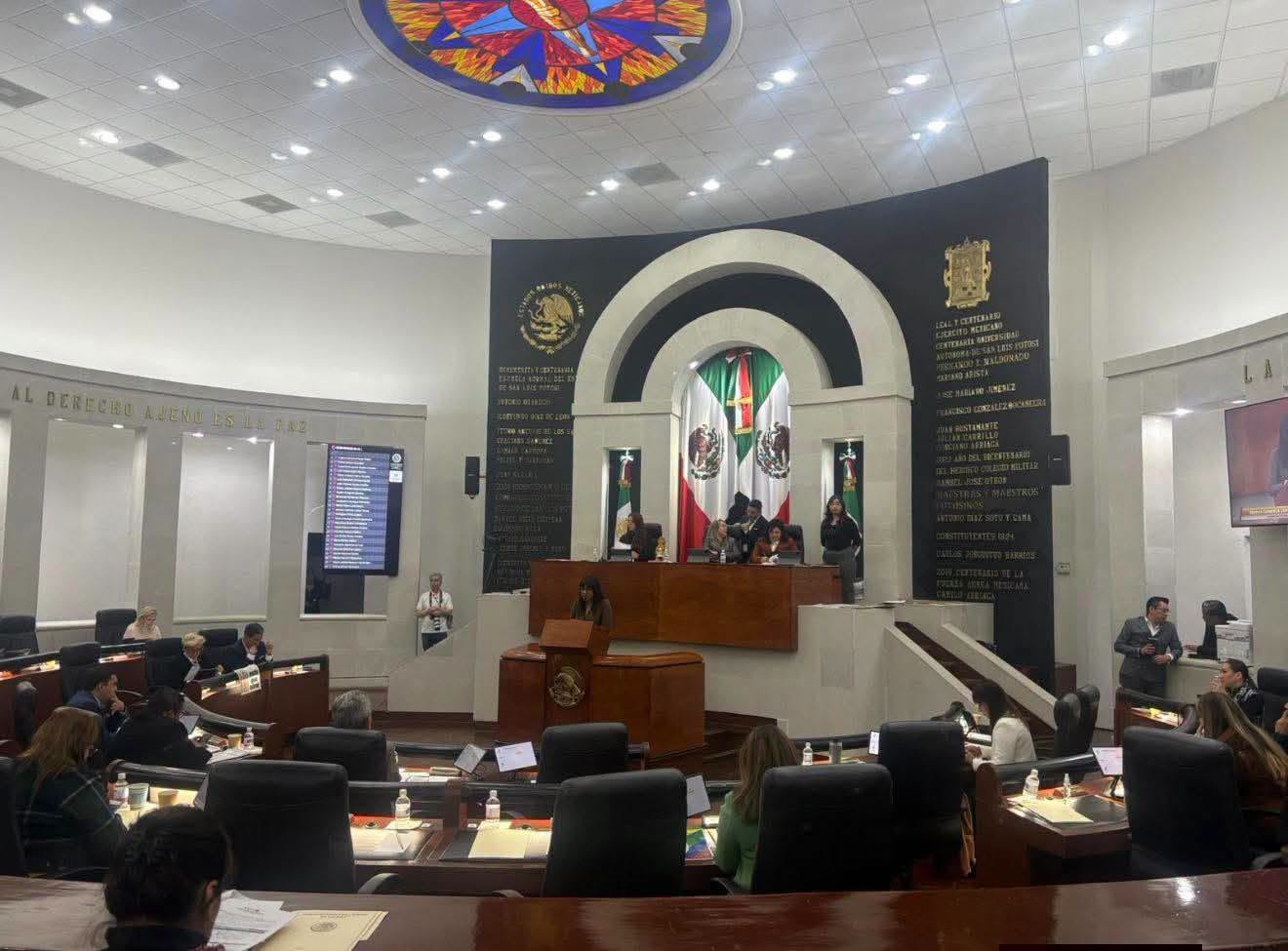 EL CONGRESO DEL ESTADO APRUEBA MODIFICACIONES A LA CONSTITUCIÓN POLÍTICA DEL ESTADO, EN RELACIÓN A LOS REQUISITOS QUE DEBERÁ REUNIR QUIEN ASPIRE A OCUPAR LA TITULARIDAD DE LA FISCALÍA GENERAL DEL ESTADO.