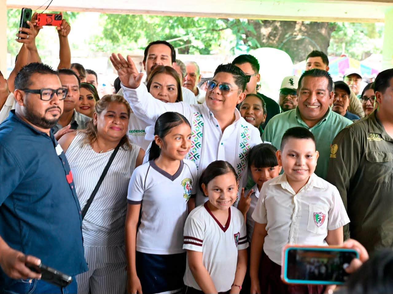 RICARDO GALLARDO LLEVA APOYOS ESCOLARES A MÁS DE 12 MIL ESTUDIANTES DE TAMAZUNCHALE