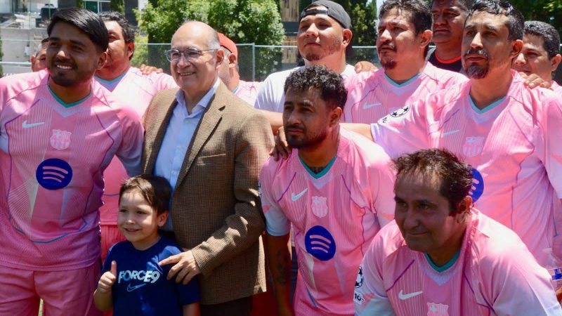 Enrique Galindo festeja a mujeres y hombres en el Día del Trabajador de Interapas